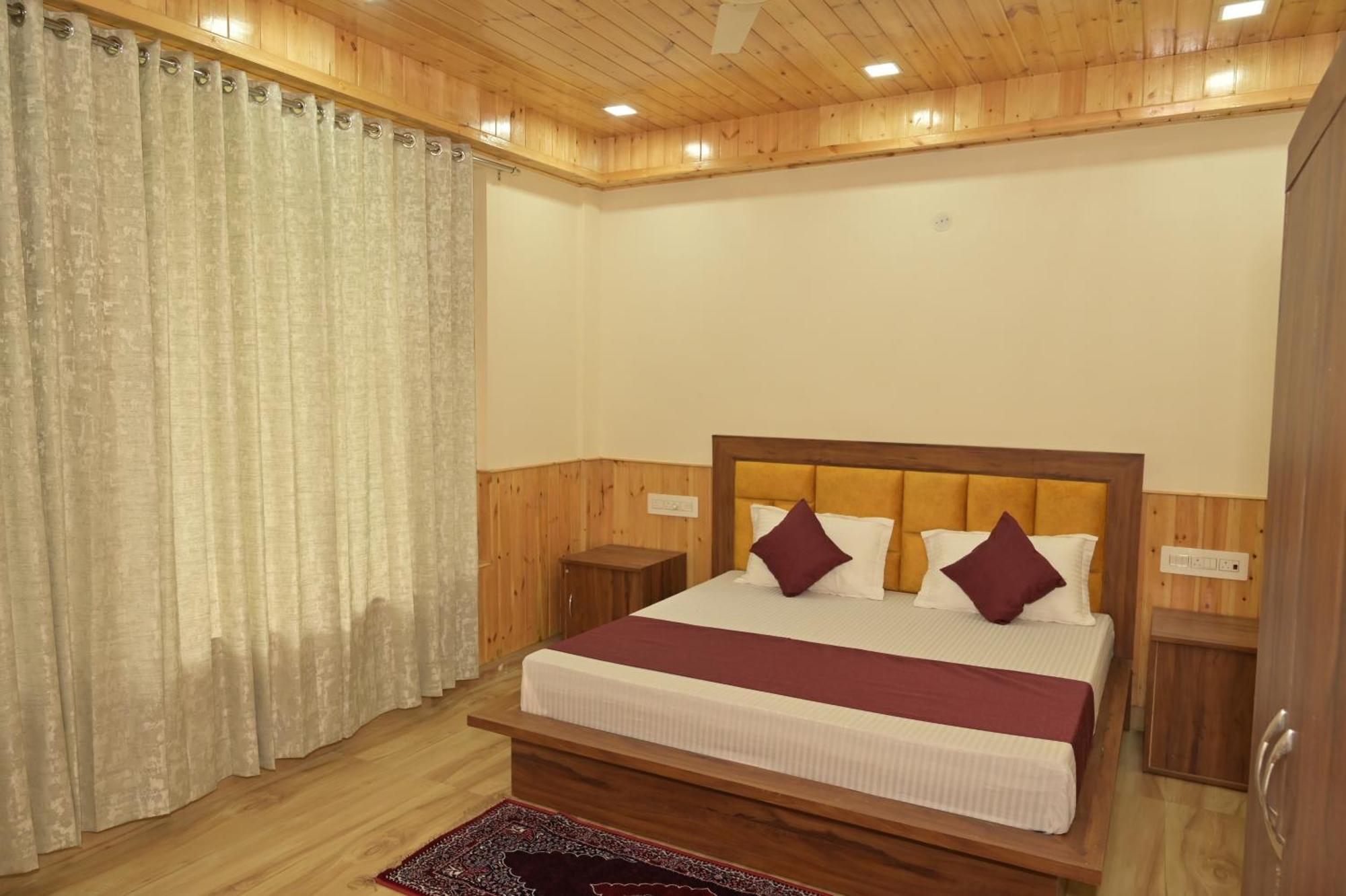 Hotel Royal Galaxy Tirthan Banjar Exterior photo