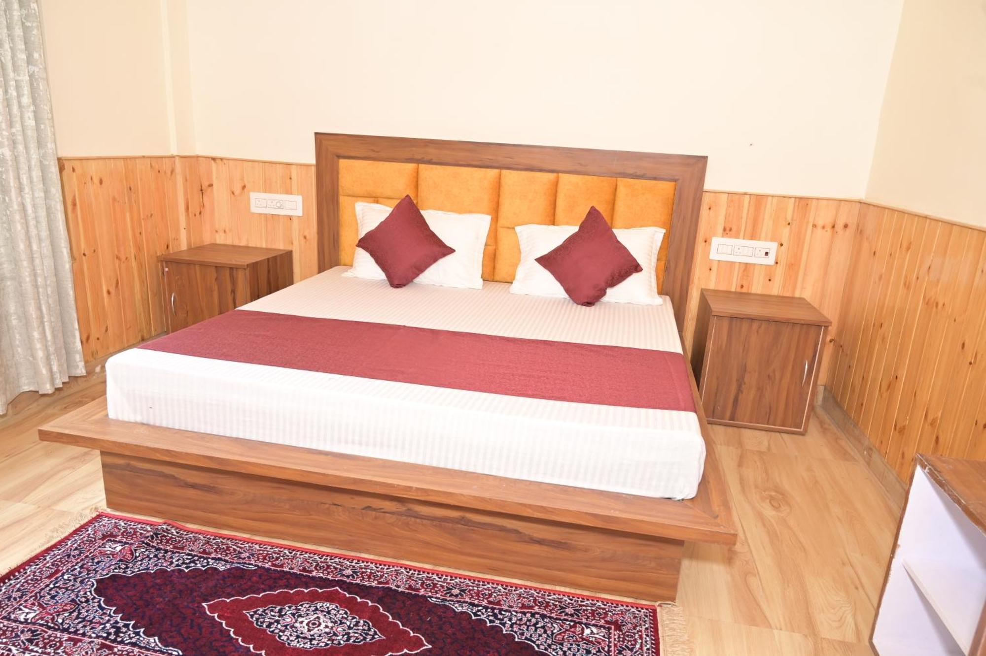 Hotel Royal Galaxy Tirthan Banjar Exterior photo