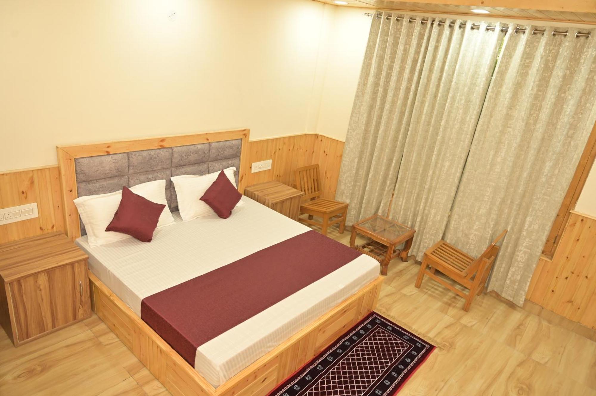 Hotel Royal Galaxy Tirthan Banjar Exterior photo