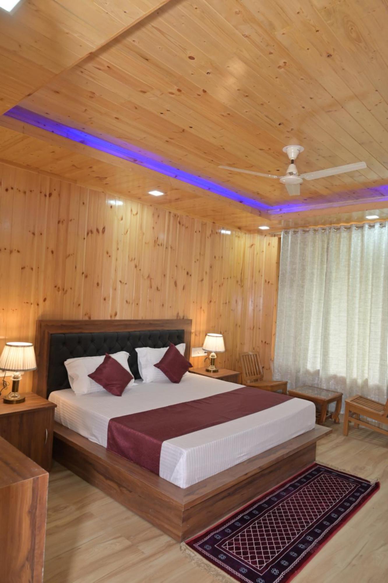 Hotel Royal Galaxy Tirthan Banjar Exterior photo