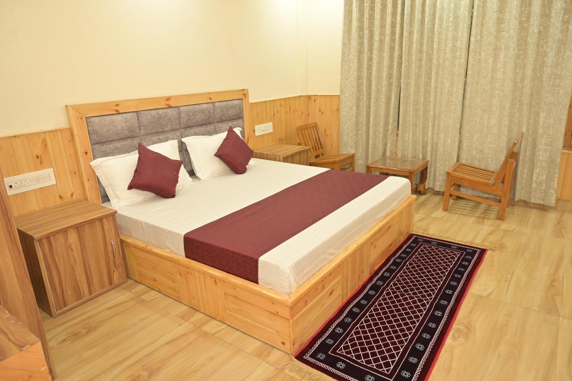 Hotel Royal Galaxy Tirthan Banjar Exterior photo