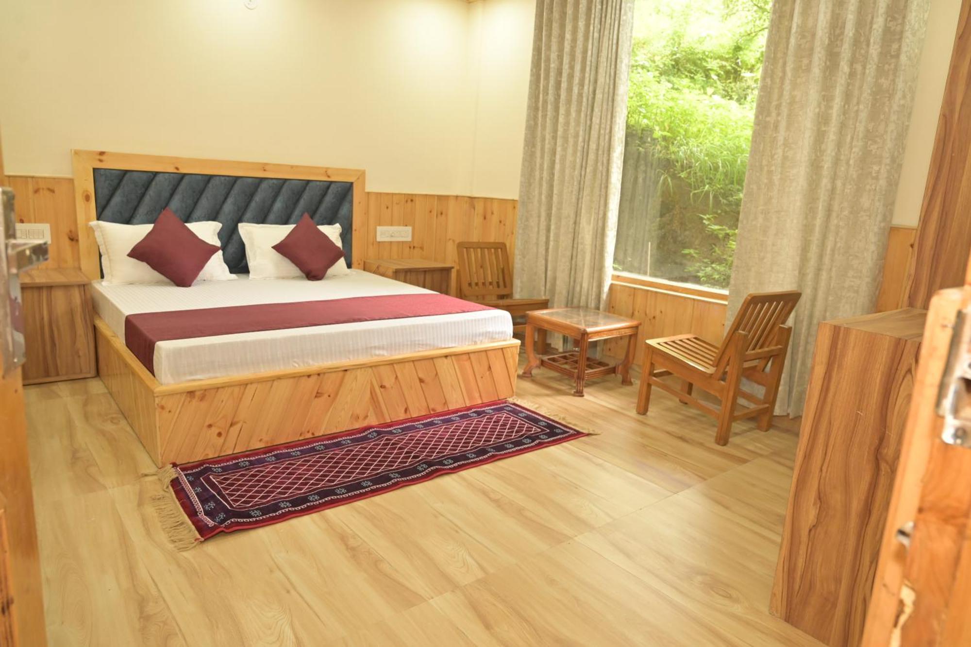 Hotel Royal Galaxy Tirthan Banjar Exterior photo