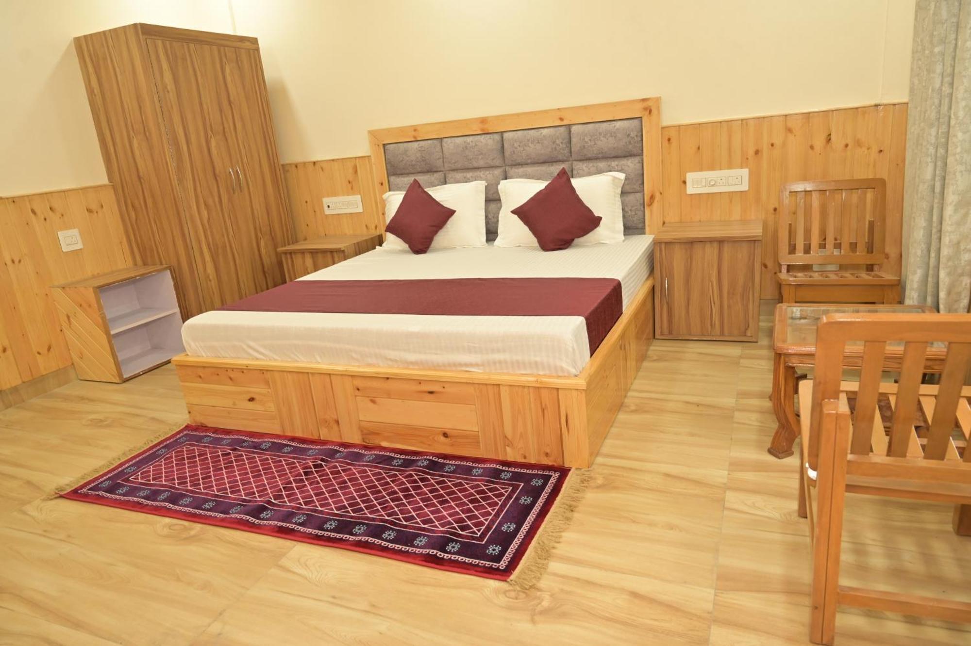 Hotel Royal Galaxy Tirthan Banjar Exterior photo