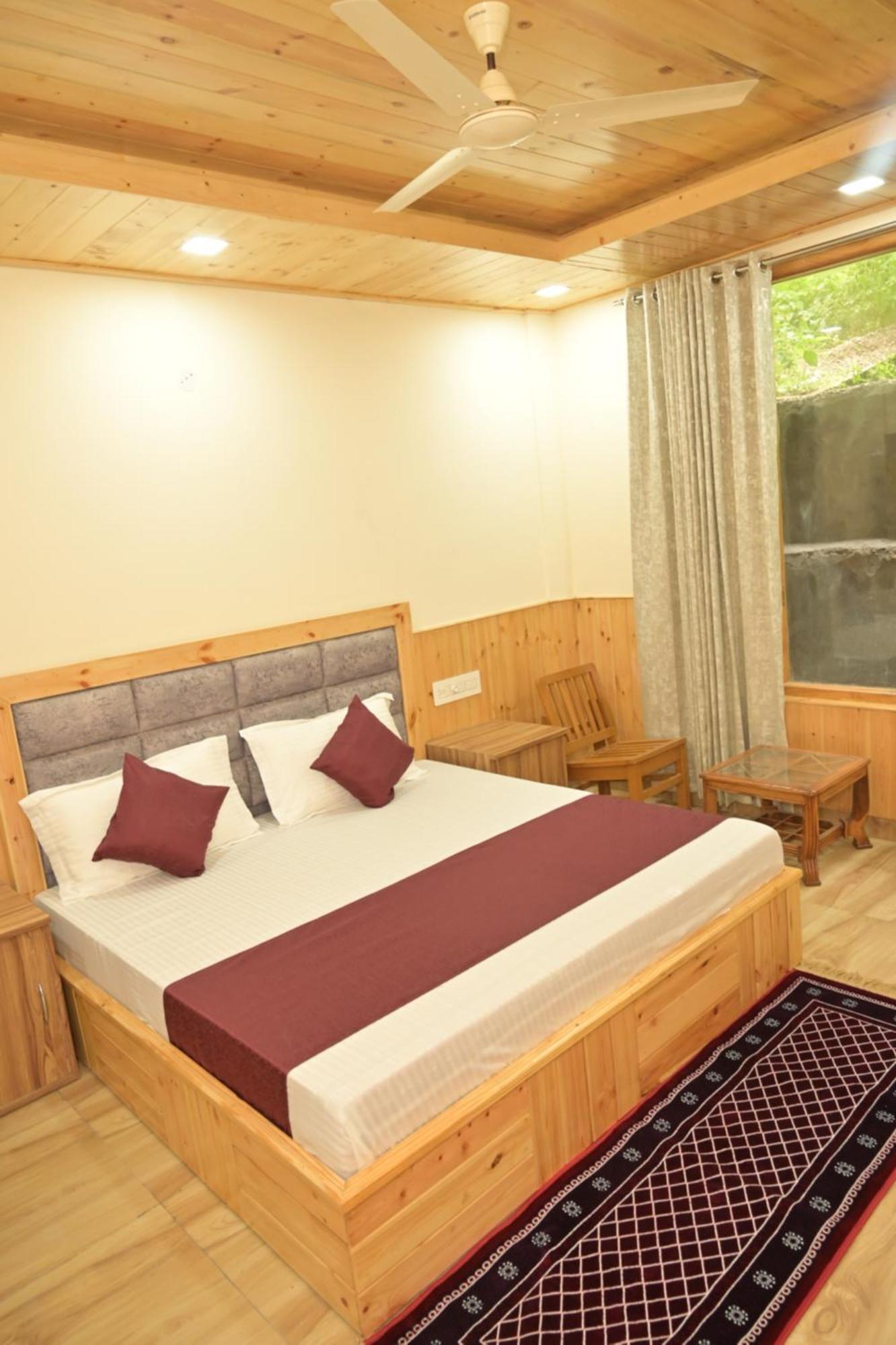 Hotel Royal Galaxy Tirthan Banjar Exterior photo