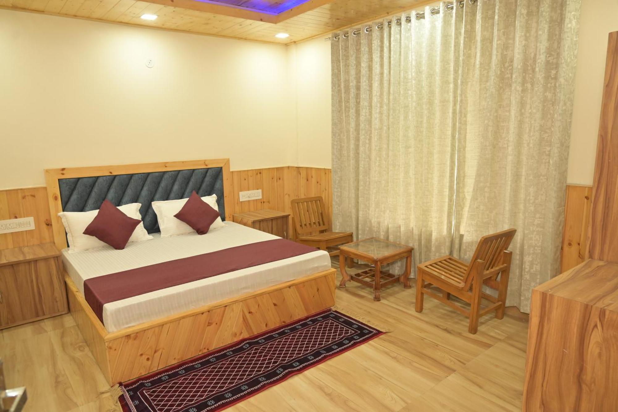 Hotel Royal Galaxy Tirthan Banjar Exterior photo