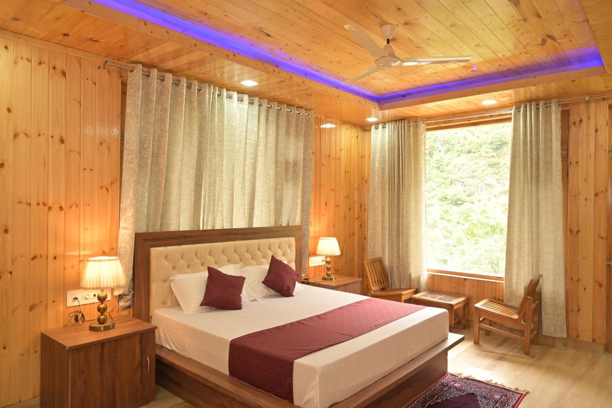 Hotel Royal Galaxy Tirthan Banjar Exterior photo